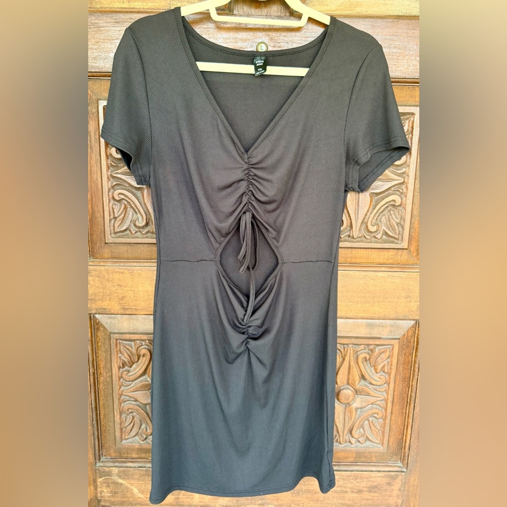 Shein Curve Black Short Sleeve V-Neck Ribbed Dress Ruched W/Open Middle, 1X NWOT